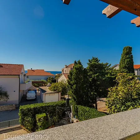 Olive Lavender Apartman Mandre